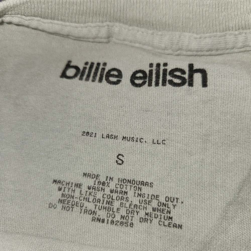 Billie Eilish Pop Star Licensed Merch Album Tour Green T-Shirt Size Small - Picture 4 of 4